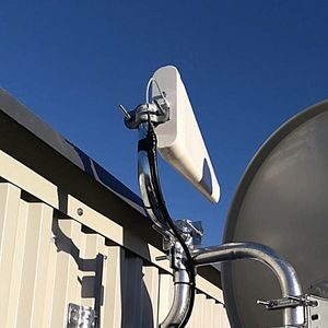 Antenne esterna per cellulare direttiva tipo logaritmica orientata su ripetitore telefonico. Modello MITAN DELTA-EST M55120080 - Adatta a bande 20, 8, 3, 1, 7