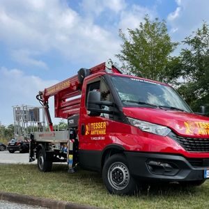 Automezzo elevatore Tesser Antenne 21 metri con snodo Jib per abbassamento completa di abilitazione per sbarco in quota