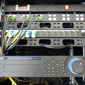 Videoregistratore impianto di sorveglianza completo di gruppo di continuità. Nvr con 8 hard disk di memoria