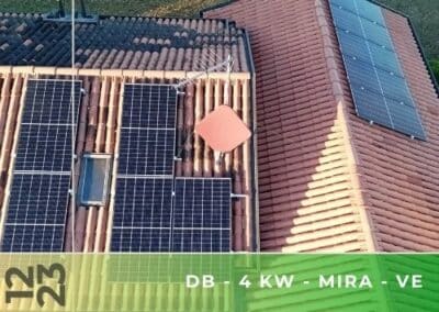 Impianto fotovoltaico in doppia falda da 4kWp con accumulo 4,8kWh a Mira VE. Dicembre 2023